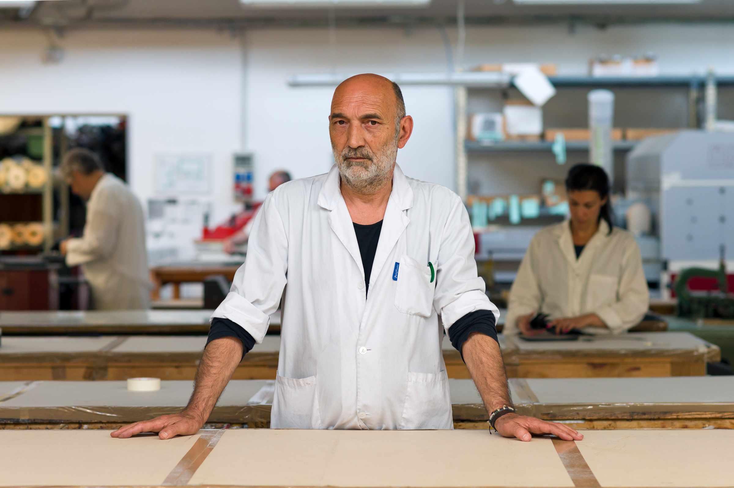 Sandro Fusella nel suo laboratorio
